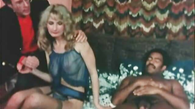पड़ोसी ने नीचे से आदमी को भर दिया और सेक्सी मूवी २०१६ फुल इंडियन मूवीज उसने गर्दन को पकड़कर उसे एक सदस्य के साथ दंडित किया