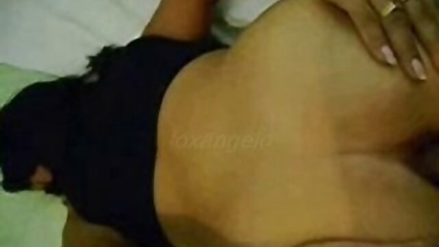 परिपक्व कैडिन बिस्तर पर कैंसर खड़ा करता है, और उसके पुराने पति के पीछे एक सेक्सी वीडियो फुल फिल्म मोटा गधा फॉगल करता है