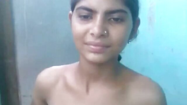 प्यार में एक युगल और एक चालाक लड़का जिसने अपने सोफे के सामने फुल सेक्सी मूवी हिंदी में एक छिपे हुए कैमरे को स्थापित किया