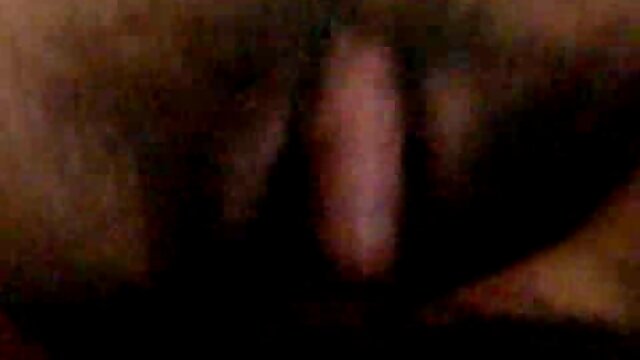 कानूनी युवा एशियाई अपनी उंगली से उसकी चूत को छूता है और चिपचिपा तरल के साथ मीठे रूप फुल मूवी वीडियो में सेक्सी से सहलाता है